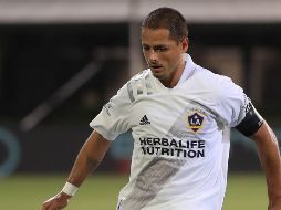 Javier Hernández se estrenó con un gol en una noche amarga en la que desperdició 3 oportunidades claras de gol, entre ellas un penal. AFP