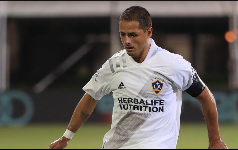Javier Hernández se estrenó con un gol en una noche amarga en la que desperdició 3 oportunidades claras de gol, entre ellas un penal. AFP