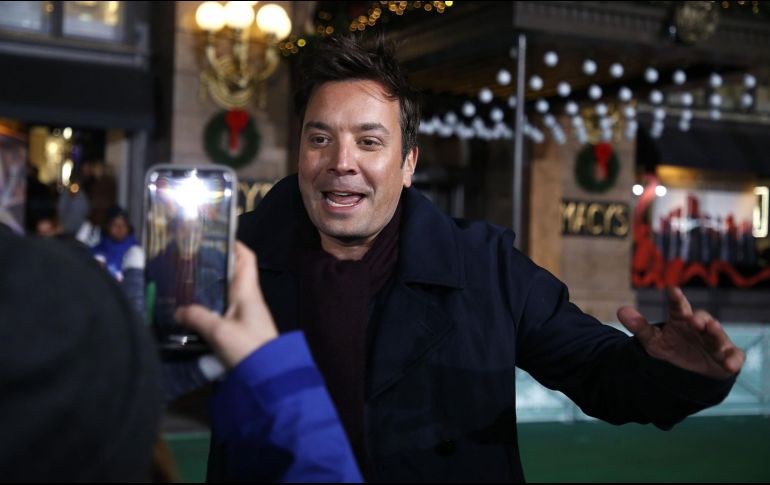 Fallón publicó una imagen en Instagram donde luce con lentes obscuros y cubrebocas. AFP / ARCHIVO