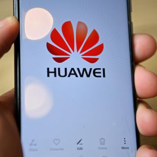 China acusa a Reino Unido de ayudar a EU a dañar a Huawei