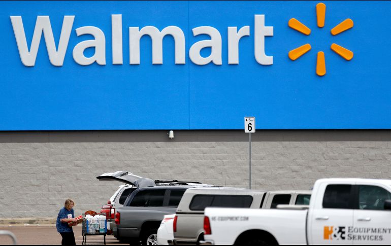 La empresa pondrá a empleados a la entrada de sus supermercados para 