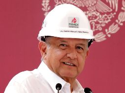 Actualmente se compran alrededor de 500 mil barriles diarios de gasolinas en el extranjero, detalla el Mandatario. EFE/Presidencia de México