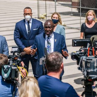 Videos policiales muestran el arresto donde murió George Floyd