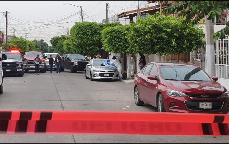 Después de perpetrada la agresión, los criminales escaparon en un Jeep Grand Cherokee verde hacia la calle Gigantes; cuadras más adelante, abandonaron el vehículo. EL INFORMADOR