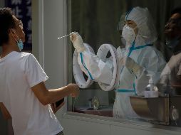 Los cálculos prevén que el aumento de los casos se producirá 34 días después de que se levanten las restricciones. EFE / EPA / W. Hong