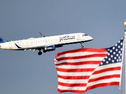 Las compañías buscan reforzar su posición frente a rivales como Delta o United en un momento en que el turismo internacional está en mínimos. AP / ARCHIVO