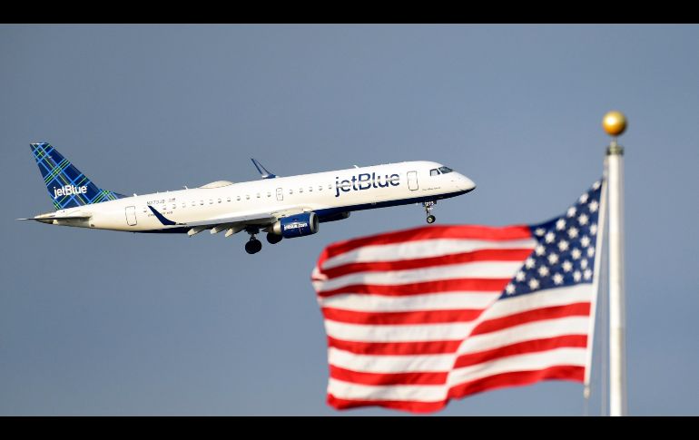 Las compañías buscan reforzar su posición frente a rivales como Delta o United en un momento en que el turismo internacional está en mínimos. AP / ARCHIVO