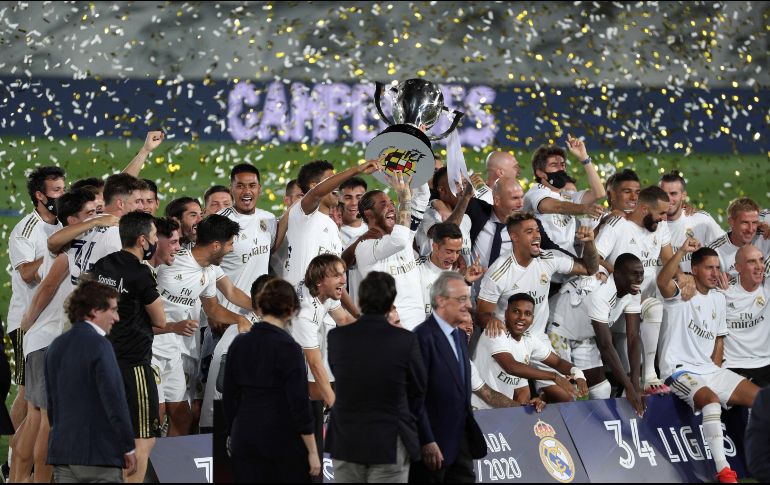 Karim Benzema anotó los dos tantos en los minutos 28 y 77, este último de penalti. EFE / R. Jiménez