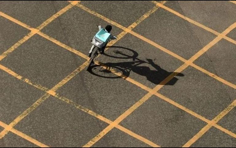 Con el regreso de las medidas, se pide a los ciudadanos salir de casa sólo si es “estrictamente” necesario. AFP / ARCHIVO