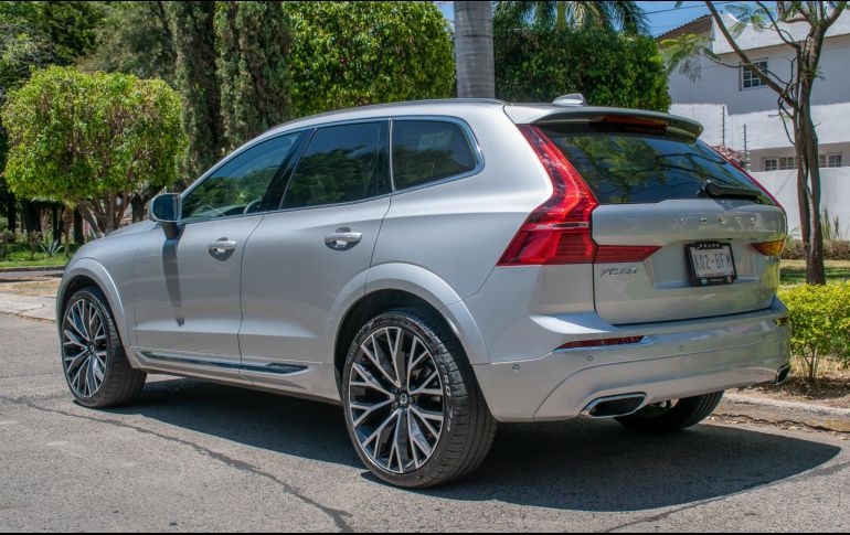 Con unos enormes rines de 19 pulgadas y las calaveras en forma de “L” invertida así como una elegante parrilla, no pasan desapercibidos por las calles. EL INFORMADOR/M. Castillo