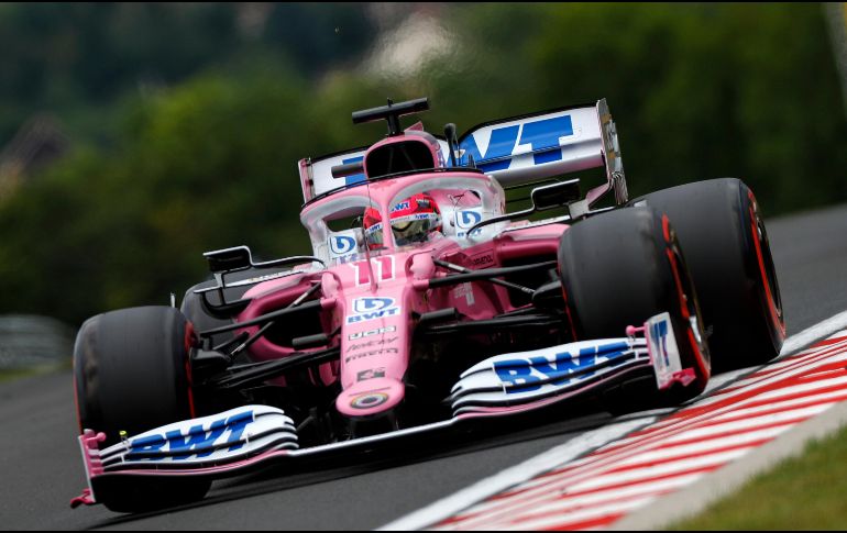 El mexicano saldrá desde la segunda fila junto a su compañero de equipo, Lance Stroll, quien se colocó en la tercera posición en la clasificación de este sábado. AP / L. Foeger