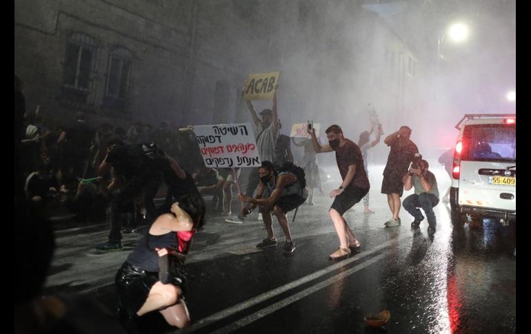 El enojo popular creció en los últimos días, en sintonía contra las nuevas restricciones impuestas ante el resurgimiento de la epidemia en Israel. EFE/A. Sultan