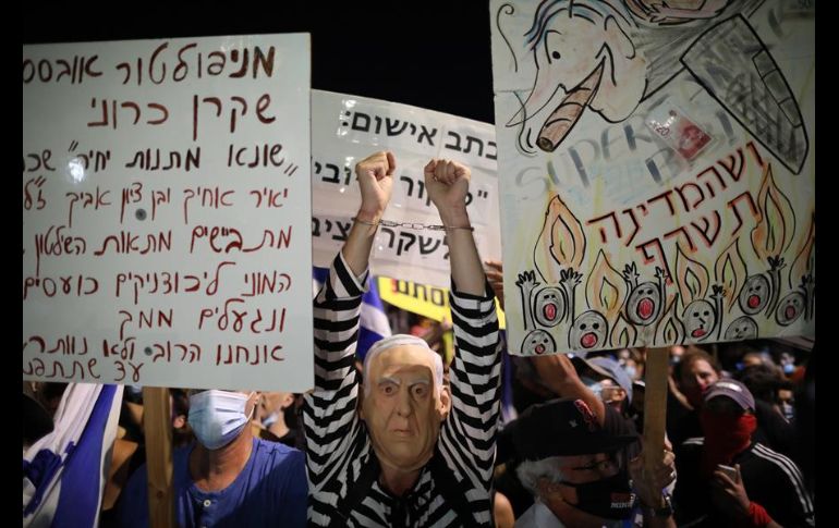 El enojo popular creció en los últimos días, en sintonía contra las nuevas restricciones impuestas ante el resurgimiento de la epidemia en Israel. EFE/A. Sultan