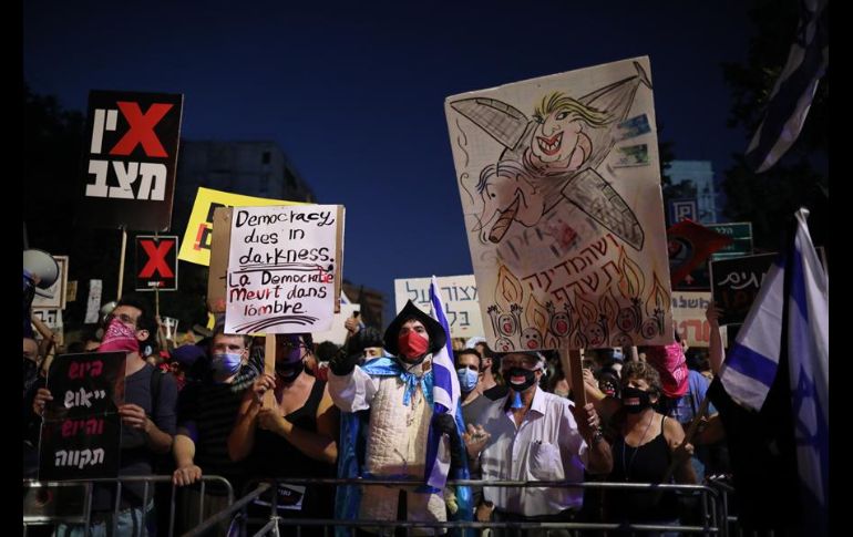 El enojo popular creció en los últimos días, en sintonía contra las nuevas restricciones impuestas ante el resurgimiento de la epidemia en Israel. EFE/A. Sultan