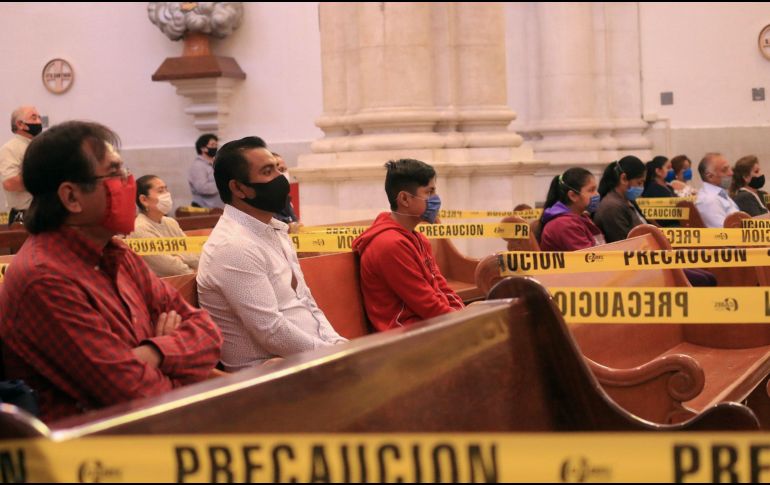 Las entidades que están en naranja pueden reabrir sus lugares de culto al 25 % de su capacidad, informó la Ssa. EFE / D. Martínez