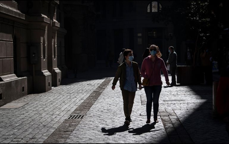 En la capital, donde vive casi la mitad de los 18 millones de habitantes de Chile, la apertura gradual dependerá de decisiones con los alcaldes y sus estadísticas epidemiológicas. AFP/ARCHIVO