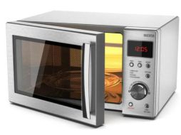 El microondas es uno de los elementos de la cocina que más opiniones encontradas genera. GETTY IMAGES