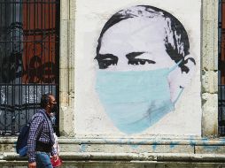 CRISIS. El valor del dólar supera los 22 pesos por unidad y se espera que llegue hasta 24.  EFE