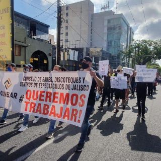 Protestan empleados de bares y antros en Guadalajara