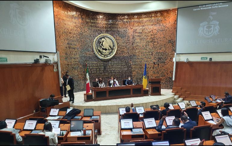 Votaron a favor las bancadas de MC y del PAN; en contra los cuatro legisladores de Morena, tres del PRI, el perredista Enrique Velázquez y la emecista Mara Robles. EL INFORMADOR/R. Rivas