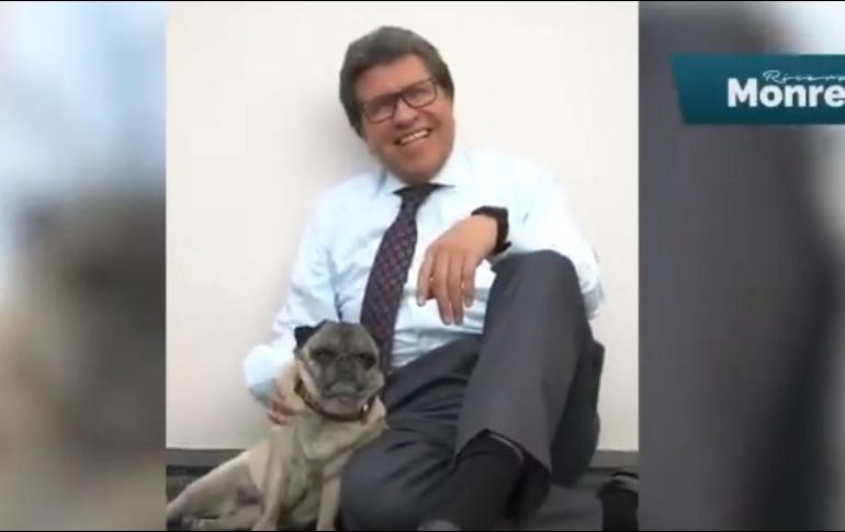 Monreal permaneció un rato sentado en el piso con 