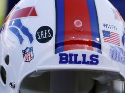 Los cascos podrán ser utilizados como medios de protesta mediante el uso de calcomanías. AP