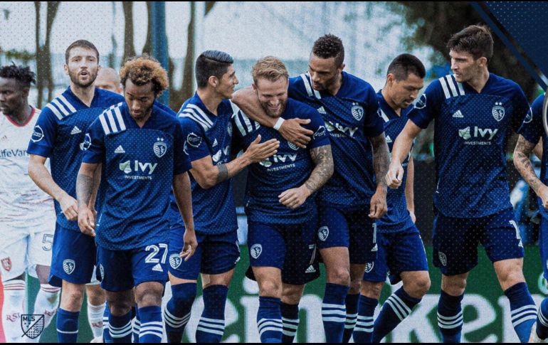 El conjunto liderado por el mexicano sumó su segunda victoria en tres salidas. TWITTER / @SportingKC