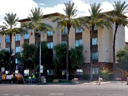 Según documentos, un contratista privado del ICE lleva a los niños a tres hoteles en Arizona y la frontera Texas-México donde son encerrados durante varios días. AP/M. York