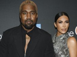 Kanye publicó una serie de mensajes extraños en su cuenta de Twitter, afirmando, que Kim quería internarlo en una clínica psiquiátrica. AP / ARCHIVO