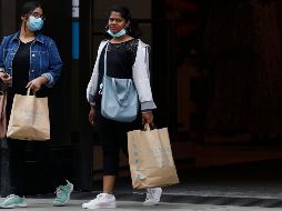 Solo están exentos de llevar mascarilla los menores de 11 años y las personas con problemas respiratorios. AP / A. Grant