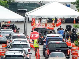 Una toma de muestras para pruebas de coronavirus en Miami Beach. El pronunciado aumento de casos se ha traducido en filas kilométricas en los centros donde se hacen los tests. EFE/C. Herrera-Ulashkevich