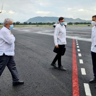 López Obrador llega a Oaxaca por gira; lo recibe Alejandro Murat