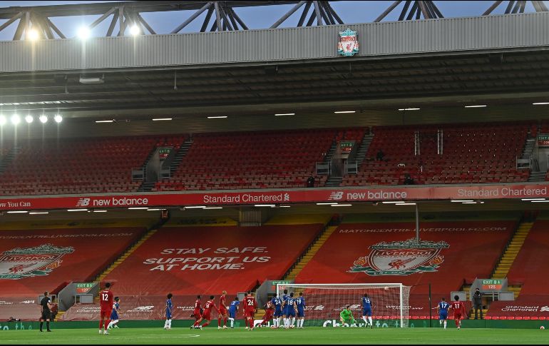 La decisión conlleva probablemente a que las primeras fechas se disputen a puerta cerrada, después de que Reino Unido haya previsto el regreso de los espectadores a los estadios no antes del 1 de octubre. AFP / ARCHIVO