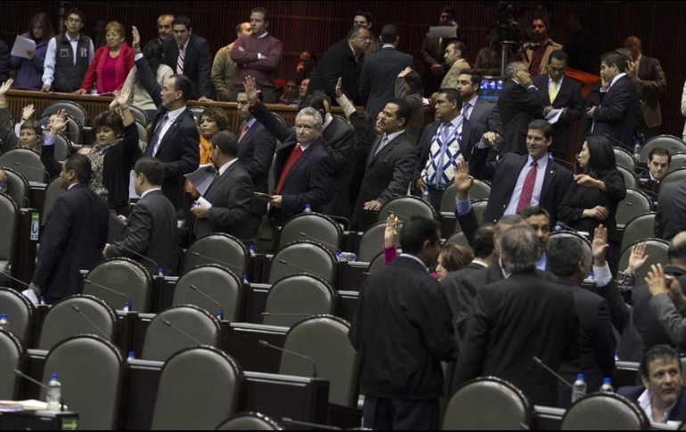 La bancada mayoritaria de Morena suma 253 diputados tras la incorporación de Iván Pérez Negrón y Leticia Díaz Aguilar. NTX/ARCHIVO