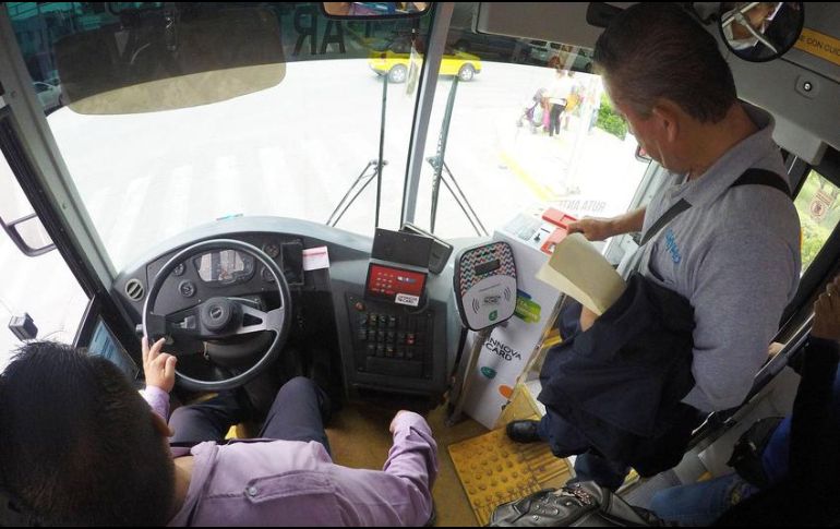 Debido a la contingencia sanitaria, algunas personas dejaron de trasladarse con la misma frecuencia en el transporte público. EL INFORMADOR/ARCHIVO