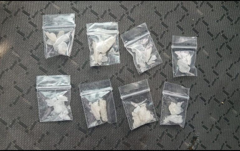 Fausto “N” portaba ocho dosis de crystal, por ello es detenido y llevado a la Fiscalía del Estado para su investigación. ESPECIAL