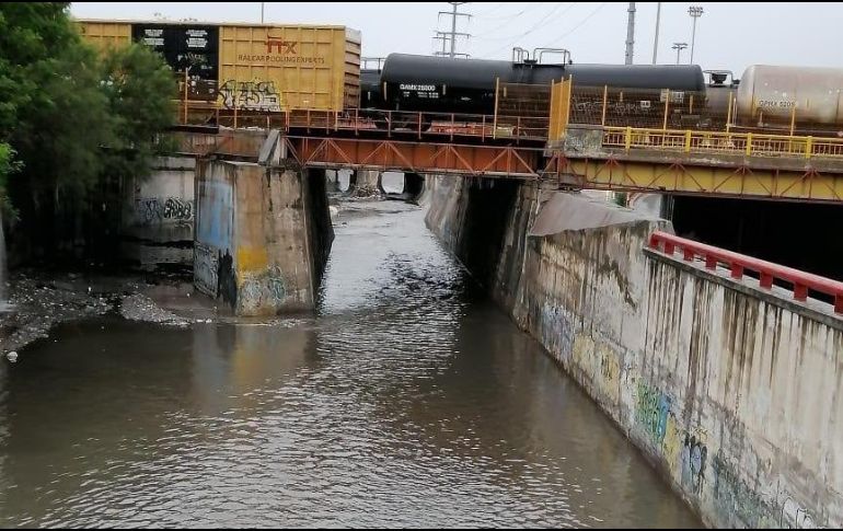 Elementos de Protección Civil realizan monitoreo de lugares como el arroyo Topo Chico, en Nuevo Léon, debido a 