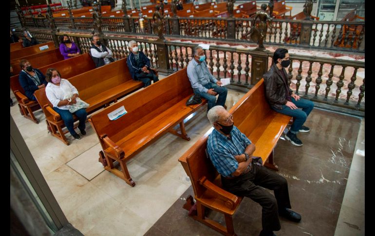 Ahora solo 100 personas como máximo podrán asistir a las misas en la catedral. AFP/C. Cruz