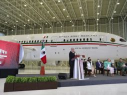 AMLO recordó que este avión fue comprado por el gobierno de Felipe Calderón para que lo usara el presidente Enrique Peña Nieto. SUN / B. Fregoso