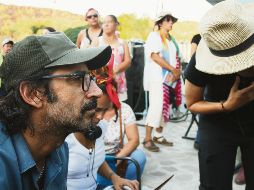 FILMACIÓN. “Chema” Yazpik y el equipo de producción durante el rodaje de “Polvo” en la comunidad de San Ignacio, en el Estado de Baja California Sur. Cortesía 