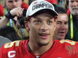 Hace unas semanas, Mahomes fue  noticia al firmar el contrato más grande en la historia de la NFL cuando los Chiefs le entregaron poco más de 500 millones de dólares por 10 temporadas. AFP / ARCHIVO