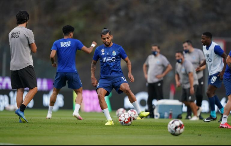 El futbolista mexicano tuvo una temporada destacada en Portugal y fue vital para que el Porto se alzara con el título liguero. TWITTER/@FCPorto