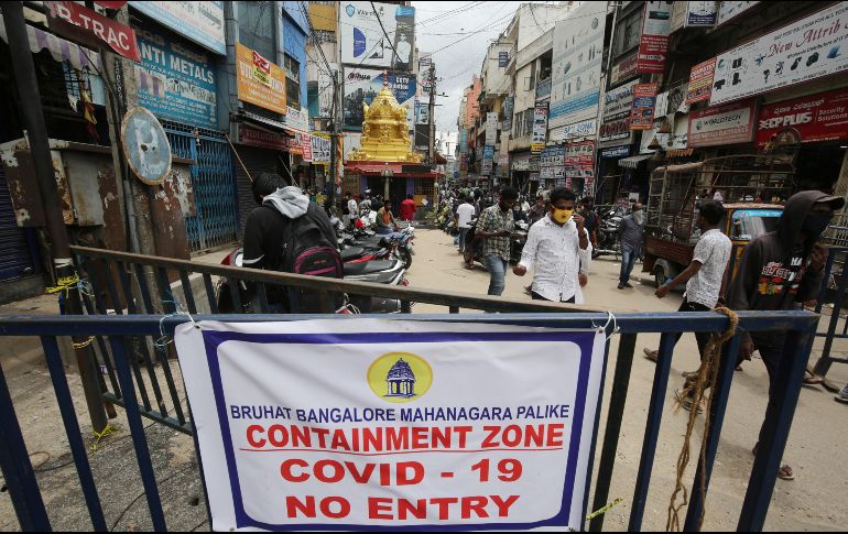 El lanzamiento del medicamento se produce el día en que el país cruza la barrera de los 1.5 millones de contagiados de coronavirus, lo que le mantiene como el tercer país más afectado del mundo. EFE / J. Nv