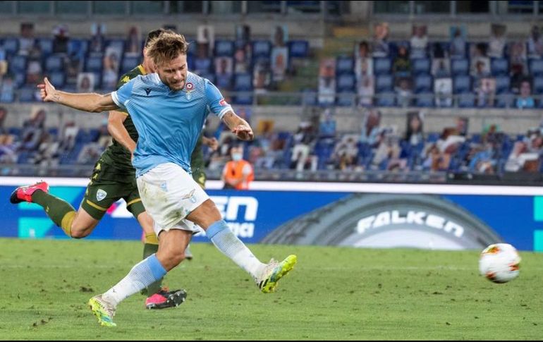 Con su triunfo, la Lazio suma 78 puntos, los mismos que el Atalanta y uno menos que el Inter. EFE/M. Brambatti