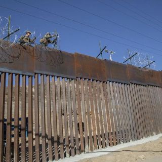 Tormenta "Hanna" erosiona suelo de muro fronterizo de EU