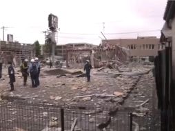 Imágenes divulgadas por medios locales muestran el edificio completamente destruido, sólo con las vigas de acero en pie. CAPTURA DE VIDEO/NHK News