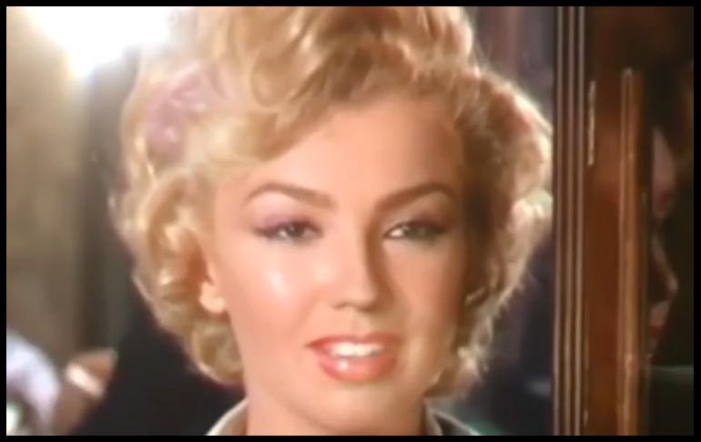 En el video se observa a Thalía haciendo algunos movimientos que la estrella acostumbraba hacer. ESPECIAL