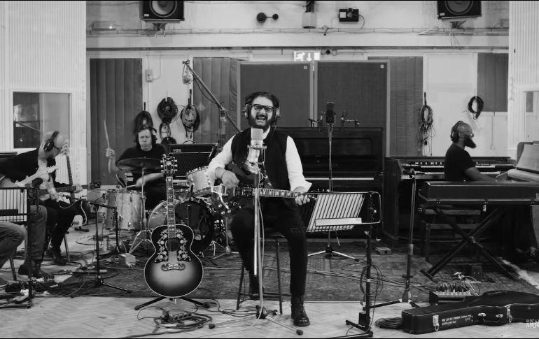 Arjona y sus músico grabaron su nueva producción en los estudios Abbey Road, de Londres. ESPECIAL