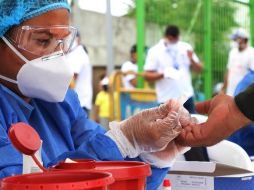 Según investigaciones, 260 de los 344 personas que pudieron acceder a pruebas tuvieron resultados positivos. EFE