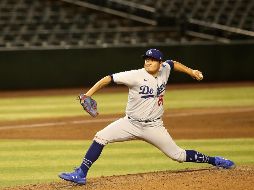 Después de los fuegos, varias personas aparecen gritando y celebrando la aparición del zurdo, quien se convirtió en el mexicano 130 en jugar en las Grandes Ligas. AFP / C. Petersen